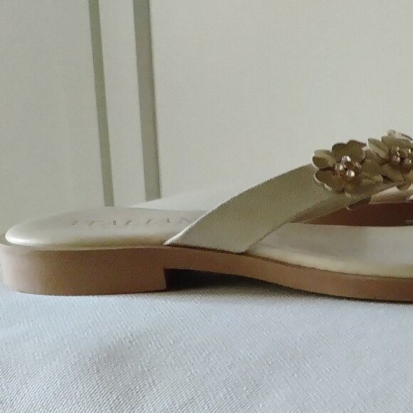 Italian Floral Sandals - Cream with Silver-Gold flowers - Picture 7 of 9